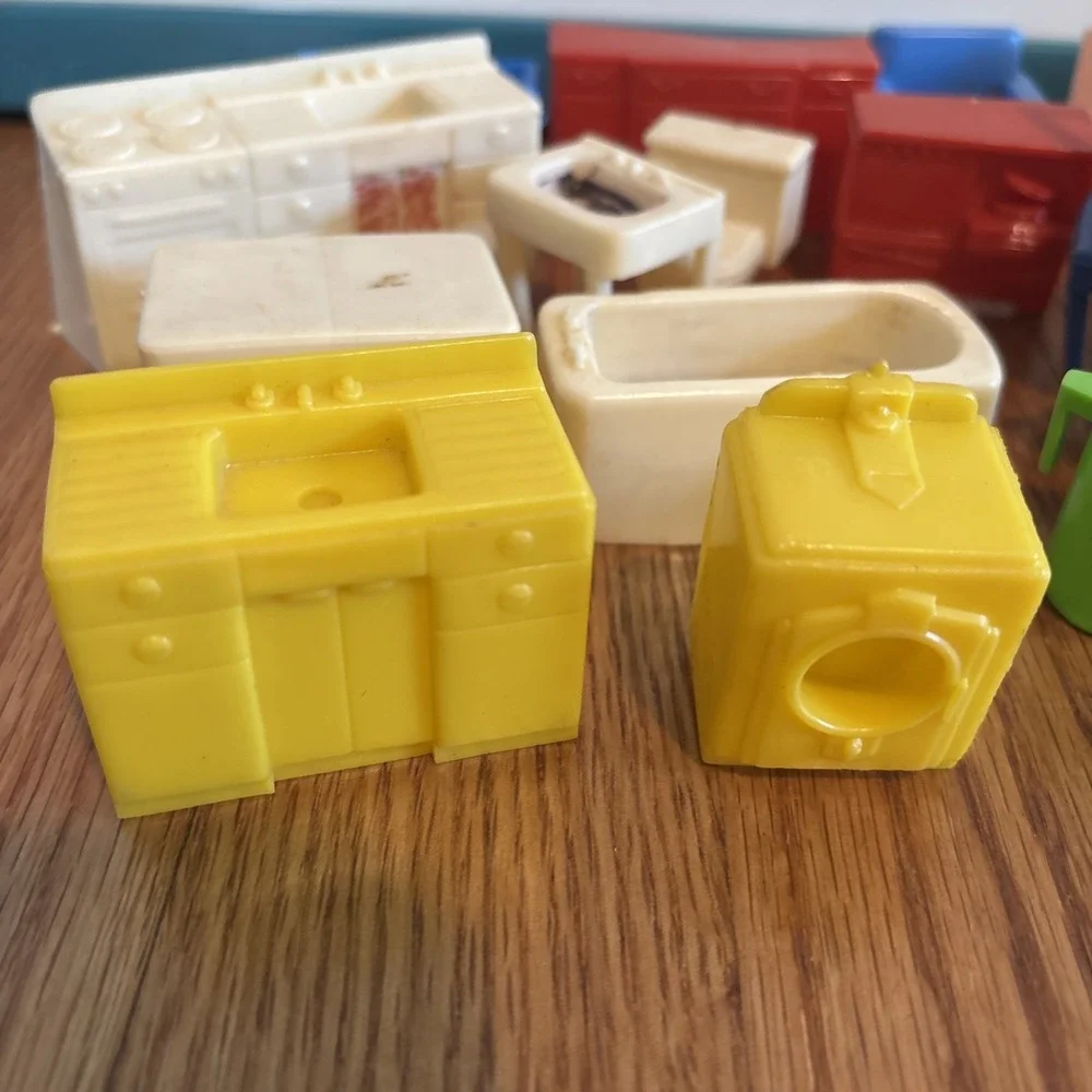 Vintage Lot Marx‎ 1950s Dollhouse Furniture Kitchen, Bath, Tv Most Are 1:24
